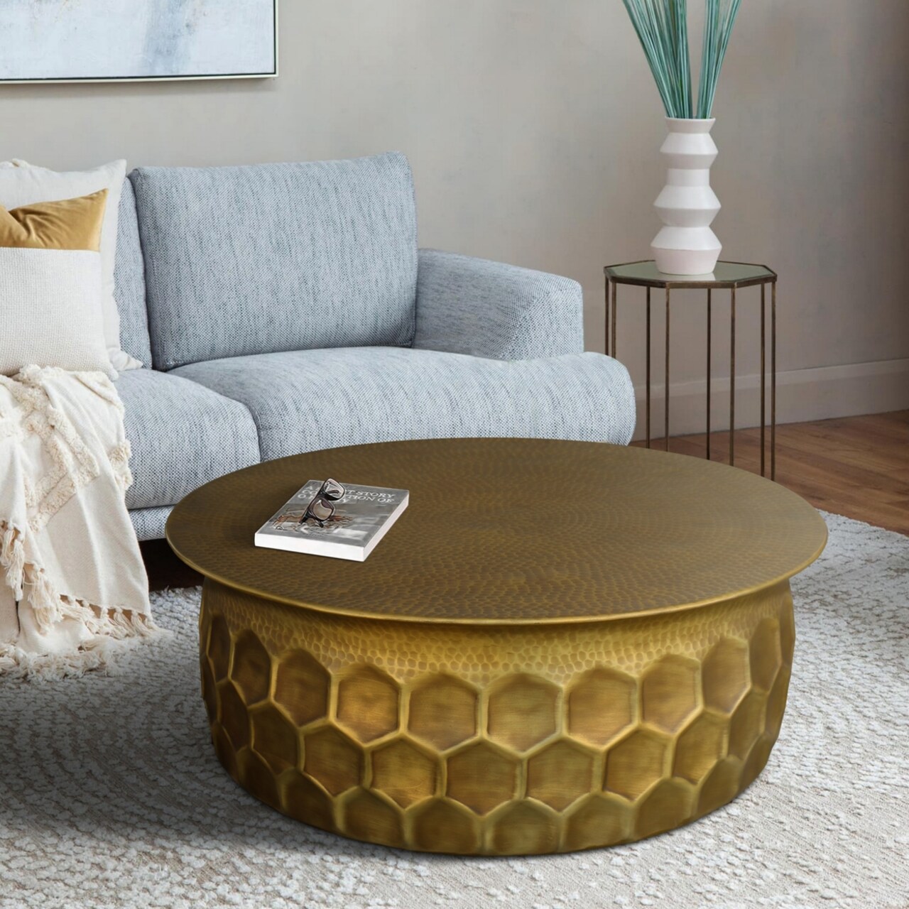 Saltoro Sherpi Jed 32 Inch Handcrafted Industrial Hammered Brass Round Coffee Table, Aluminum, Antique Brass-
